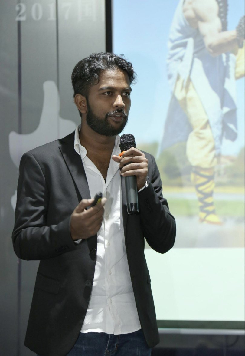 Saravana sharing his experience of the Shenzhen startup ecosystem